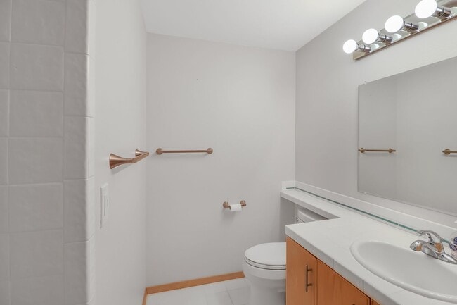 Building Photo - 3 Bed 2 Bath - One Story - Dog Per Approva...