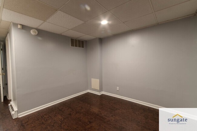 Building Photo - 414 Elrino St