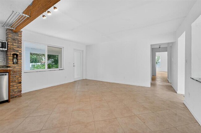 Building Photo - 2612 Florida Blvd