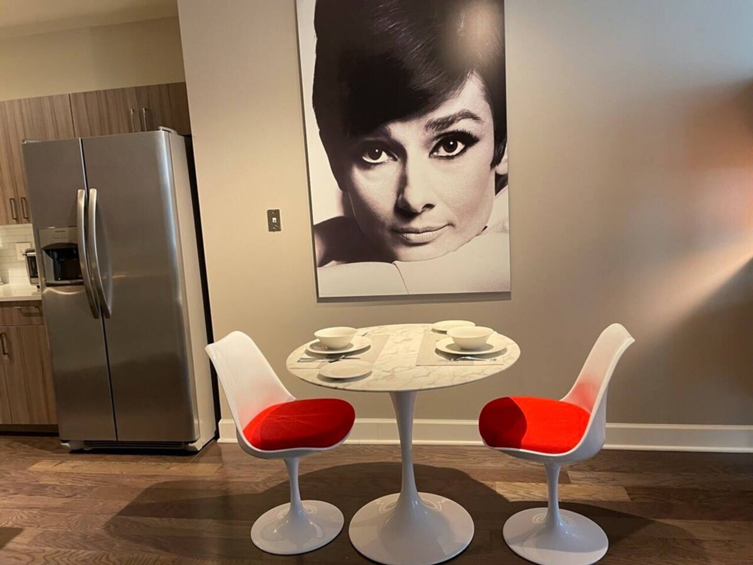 Building Photo - 256 E Main St