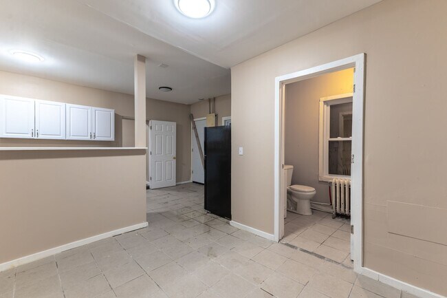 Building Photo - Modern Renovated Studio For Rent!
