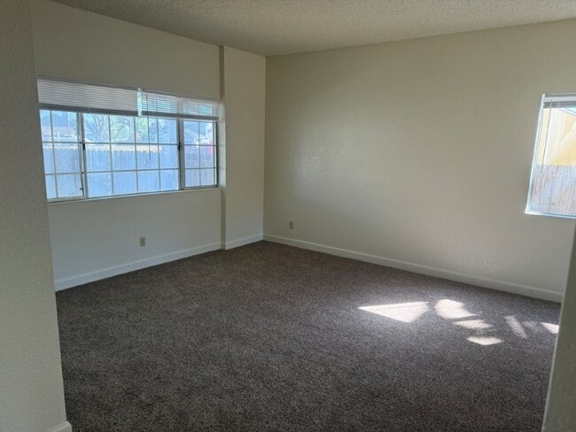 Building Photo - Browns Valley 3 Bedroom 2.5 Bath 2 Story w...