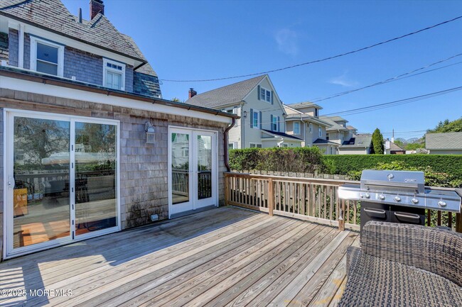 Building Photo - 307 Spier Ave