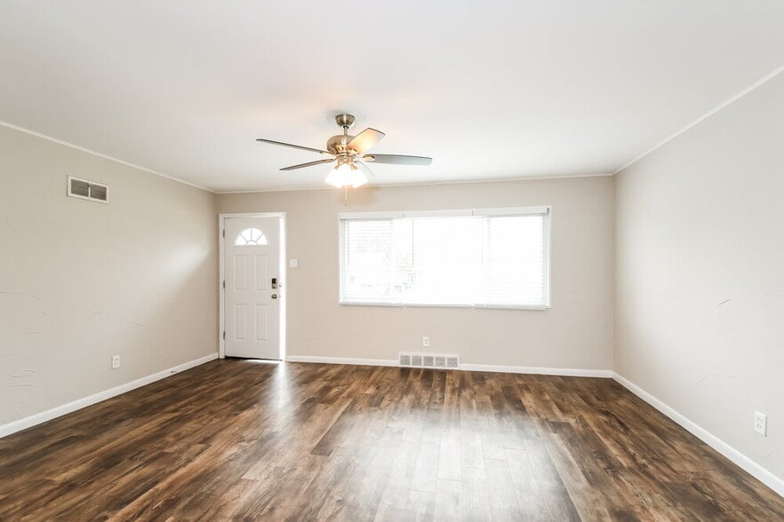 Building Photo - 1230 Acredale Dr