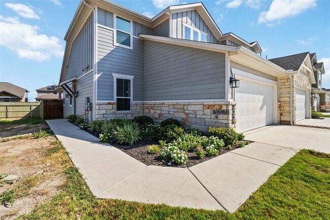 Building Photo - 220 Mirabeau Way