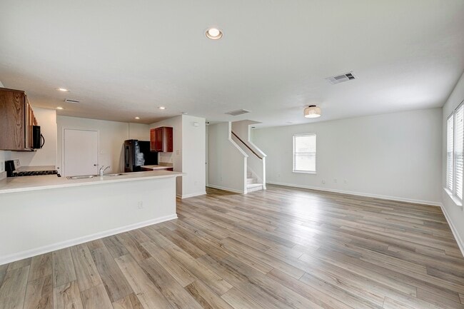 Building Photo - 19030 Bee Line Ct