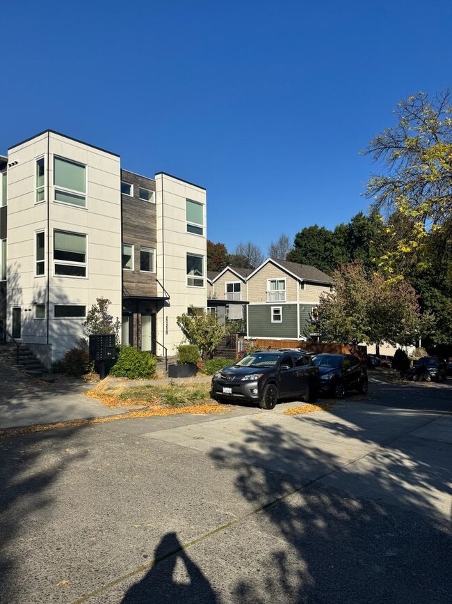Building Photo - Elevate your living experience with this immaculate one bedroom town home! $2395