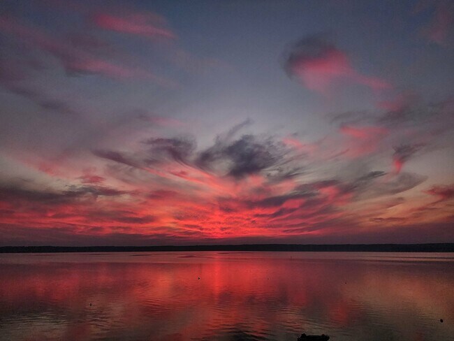 Building Photo - 19118 Soundview Dr NW