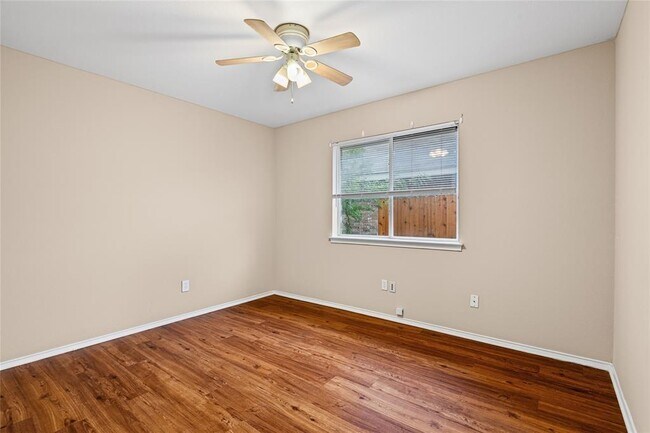Building Photo - 716 Meadow View Dr