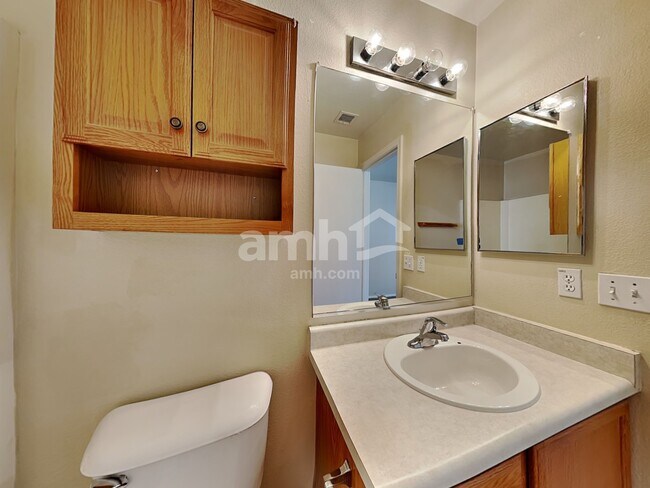 Building Photo - 10778 W Louise Dr