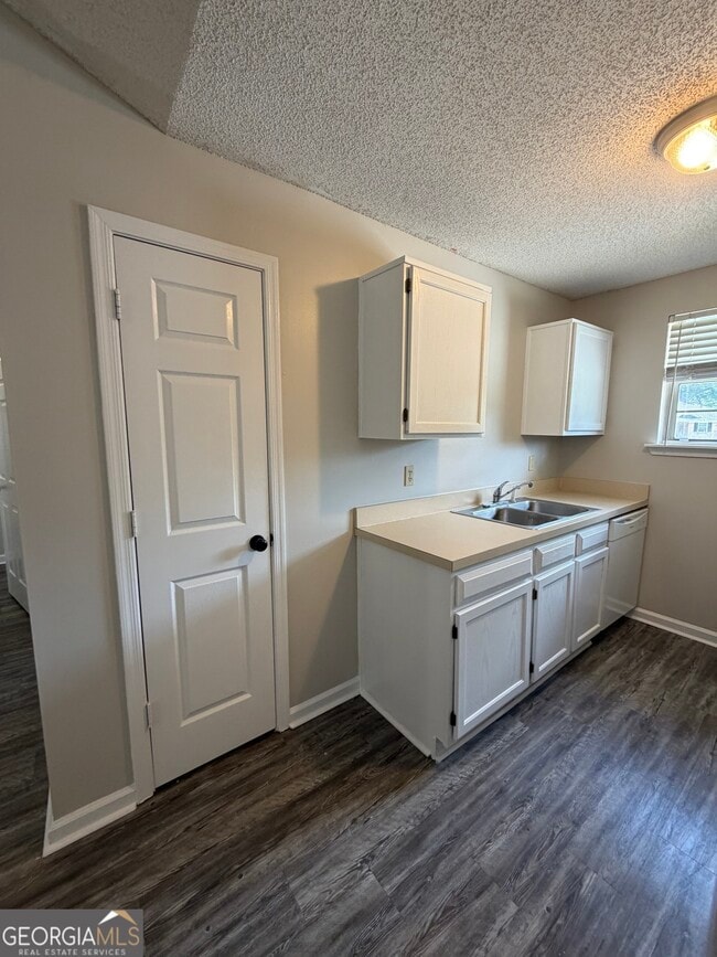 Building Photo - 411 Baltic Ct