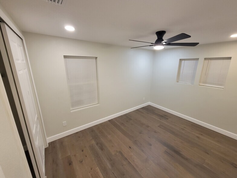 Building Photo - 611 Tanglewood St