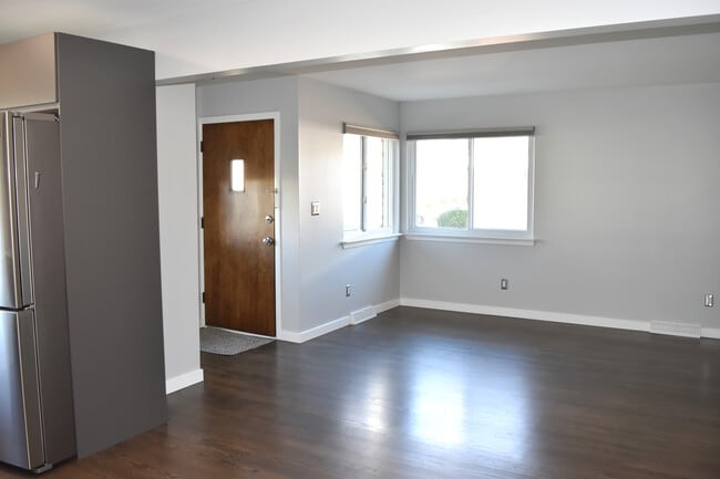 Building Photo - 607 Cherry Ave