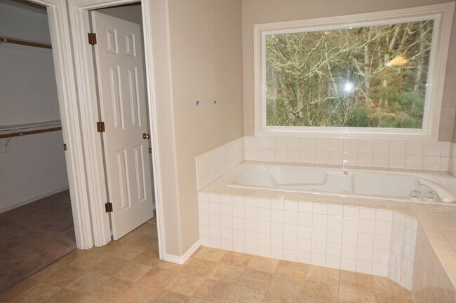 Building Photo - NW Portland Forest Heights Beauty. Flat backyard!