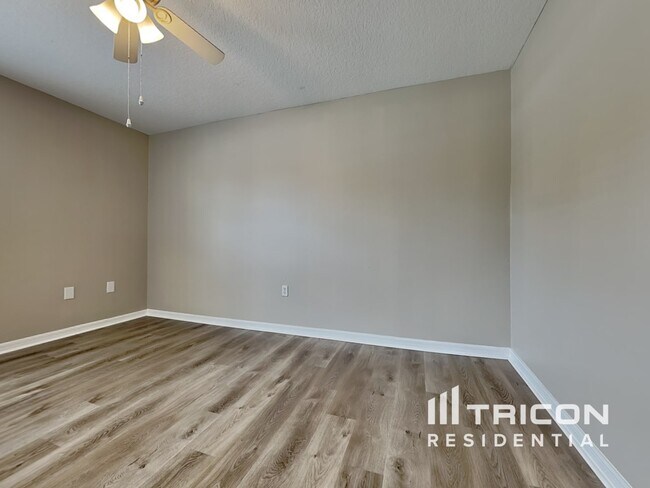 Building Photo - 13001 Fish Cove Dr