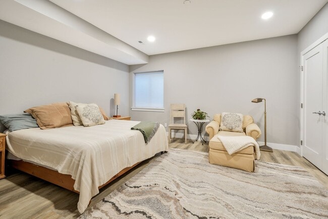 Building Photo - 1364 Vine St