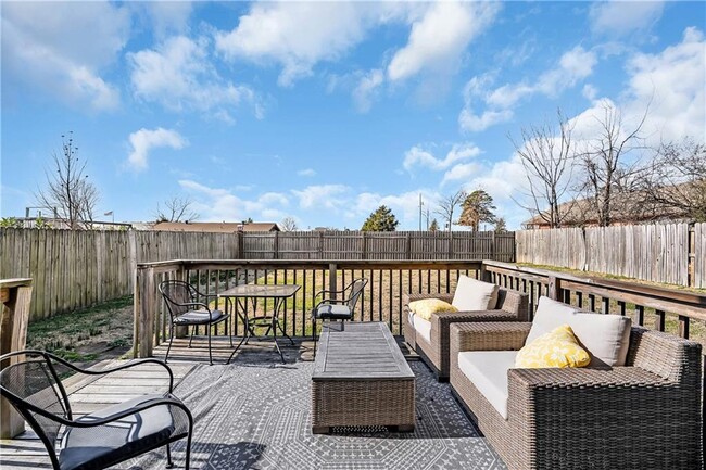 Building Photo - 442 SW Glover St