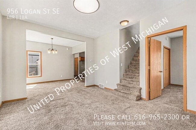 Building Photo - 956 Logan St SE