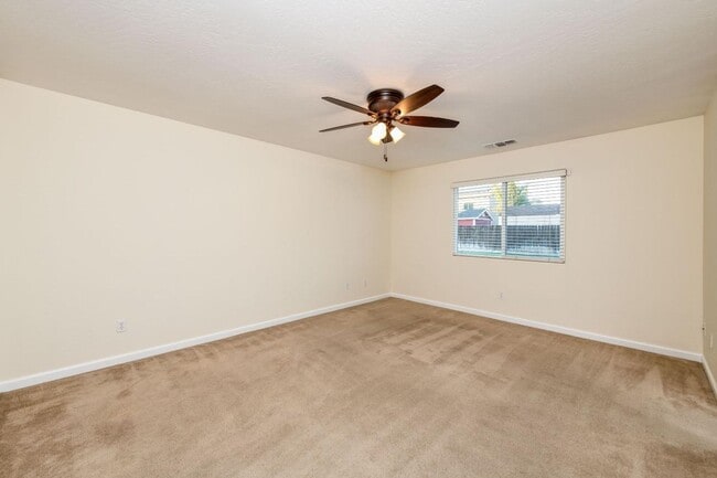 Building Photo - Clean and neat 4 bedroom, 2 bathroom single story in the Fancher Creek area 93727