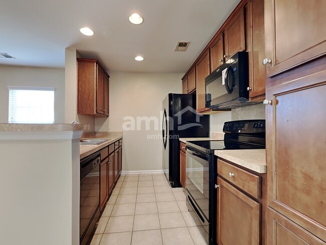 Building Photo - 409 Lakewind Dr