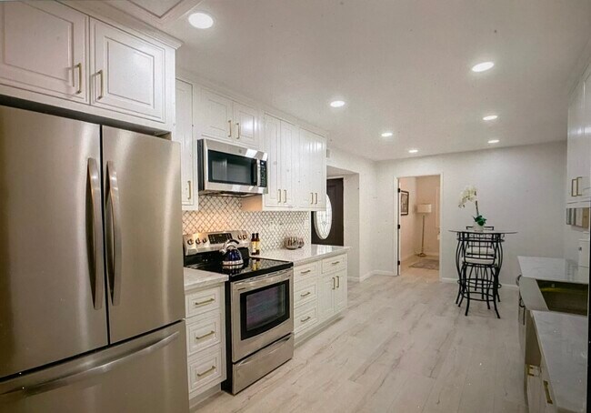 Building Photo - 4746 Eagle Lake Dr