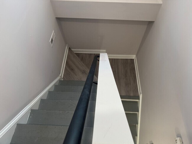 Building Photo - 1530 N Sydenham St