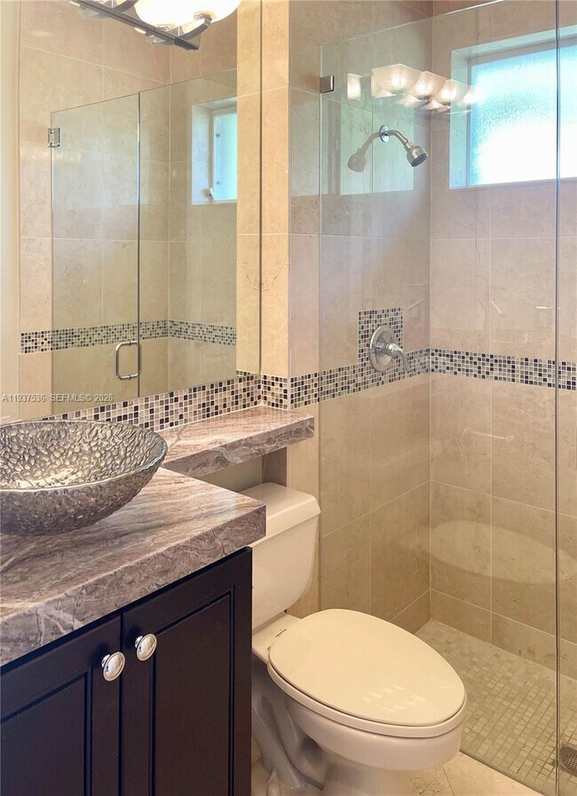 Building Photo - 2579 Mayfair Ln