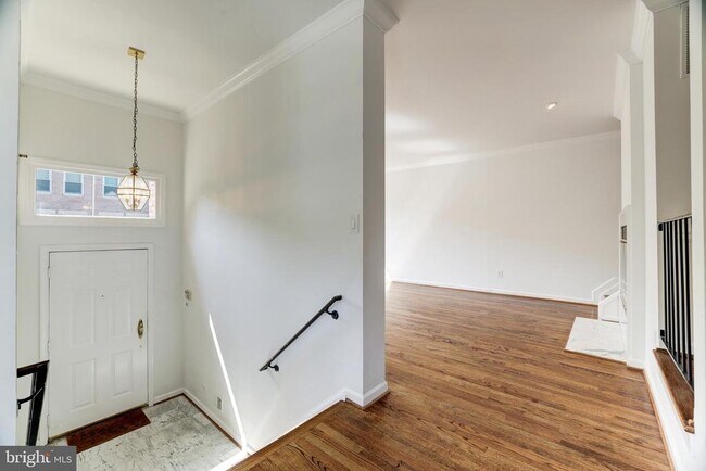 Building Photo - 1412 McLean Mews Ct