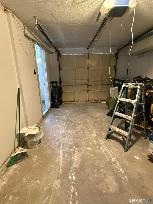 Building Photo - 1001 Old Colony Rd