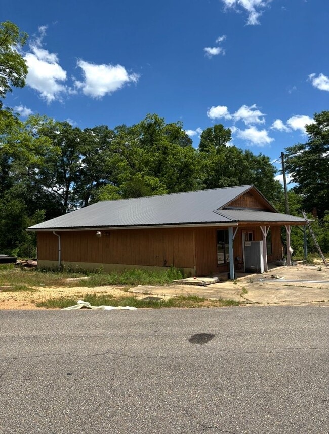 Building Photo - 2bd/1ba SPACIOUS CONVERTED LENOX GENERAL STORE