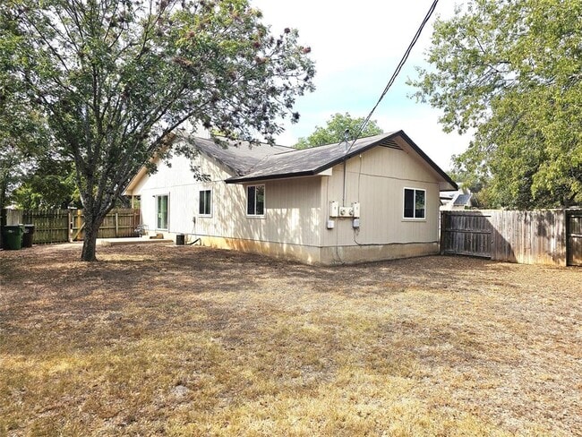 Building Photo - 1747 Horseshoe Cir