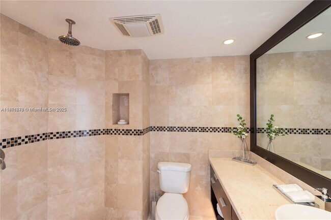 Building Photo - 1408 Brickell Bay Dr