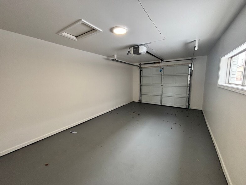 Building Photo - 35140 School St