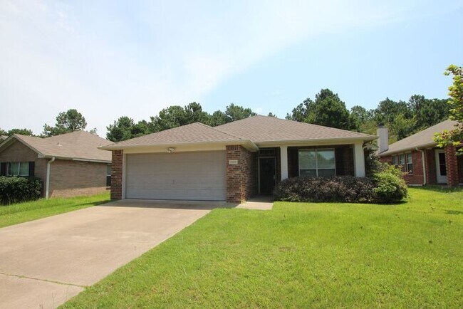 Building Photo - Tour Today! 4 bedroom 2 Bathroom in WHISD!