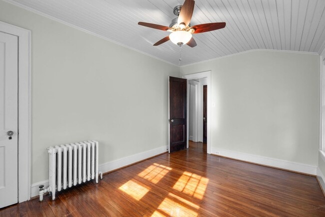 Building Photo - 3 Bed 2.5 Bath - Takoma Park Craftsman - Spacious Rear Deck