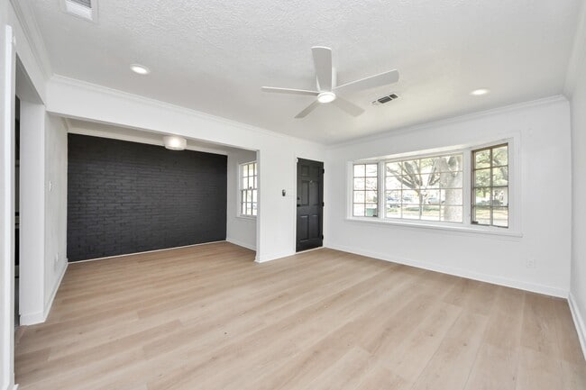 Building Photo - 3726 Las Palmas St