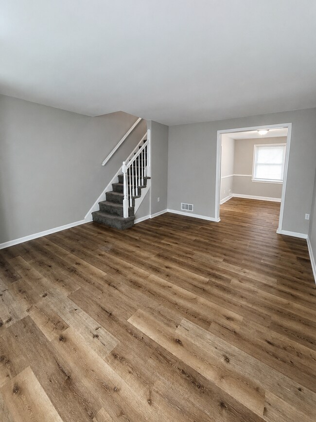 Building Photo - 8204 Kavanagh Rd