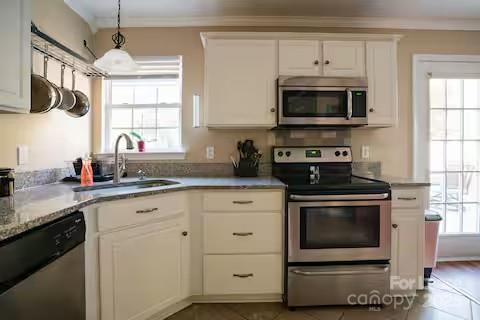 Building Photo - 2017 Coatsdale Ln