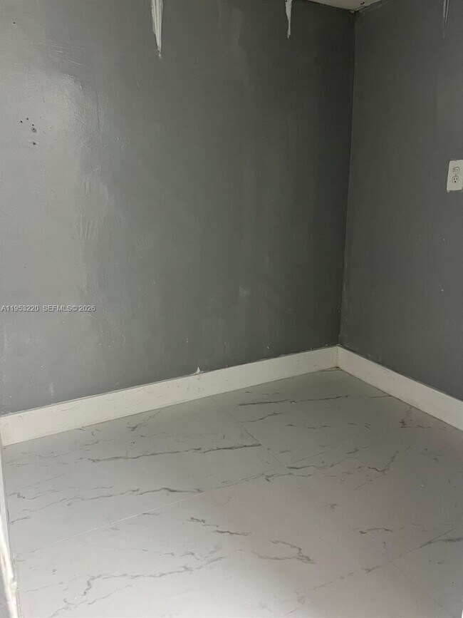 Building Photo - 2175 NE 170th St