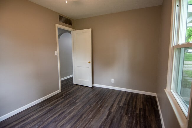 Building Photo - 2802 S Crawford St