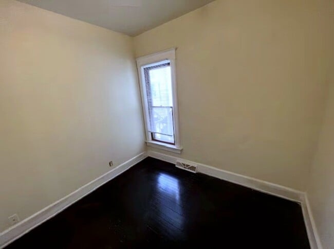 Building Photo - 922-924-924 E Hamilton St