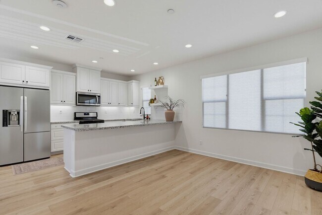 Building Photo - 956 Blackstone Dr