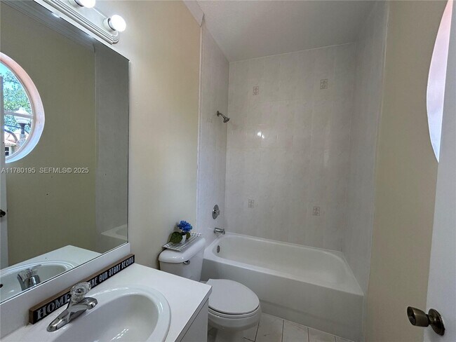 Building Photo - 2279 Anchor Ct