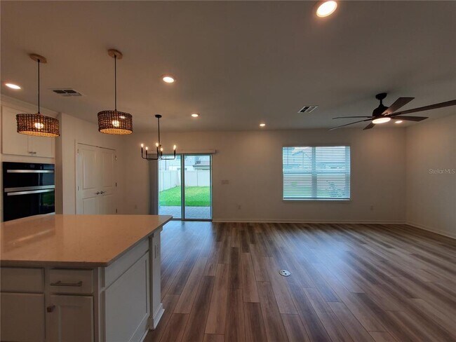 Building Photo - 6667 Depue Dr