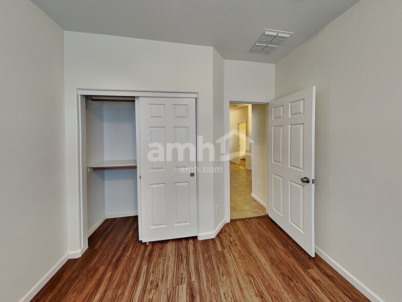 Building Photo - 2975 E Merlot St