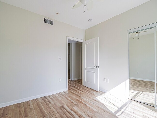 Building Photo - 5095 Fairways Cir