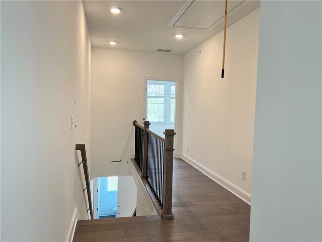 Building Photo - 6605 Beacon Dr
