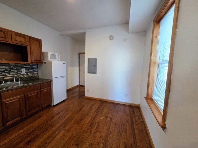 Building Photo - 329 N Preston St