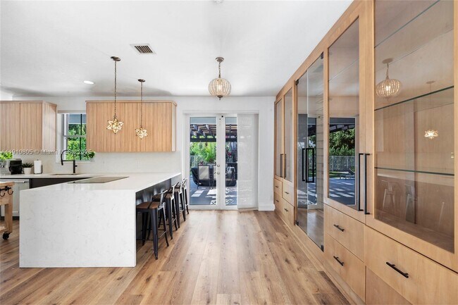 Building Photo - 932 Nandina Dr