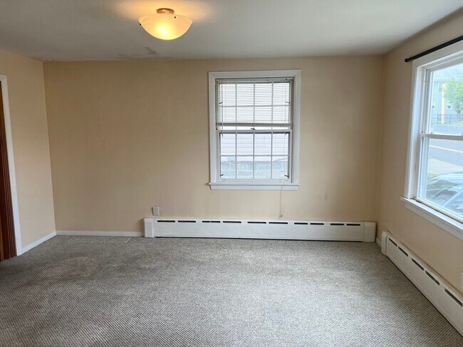 Building Photo - 373 Winthrop St
